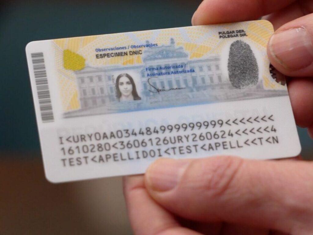 Presentación de la nueva Cédula de Identidad con ocho medidas de seguridad