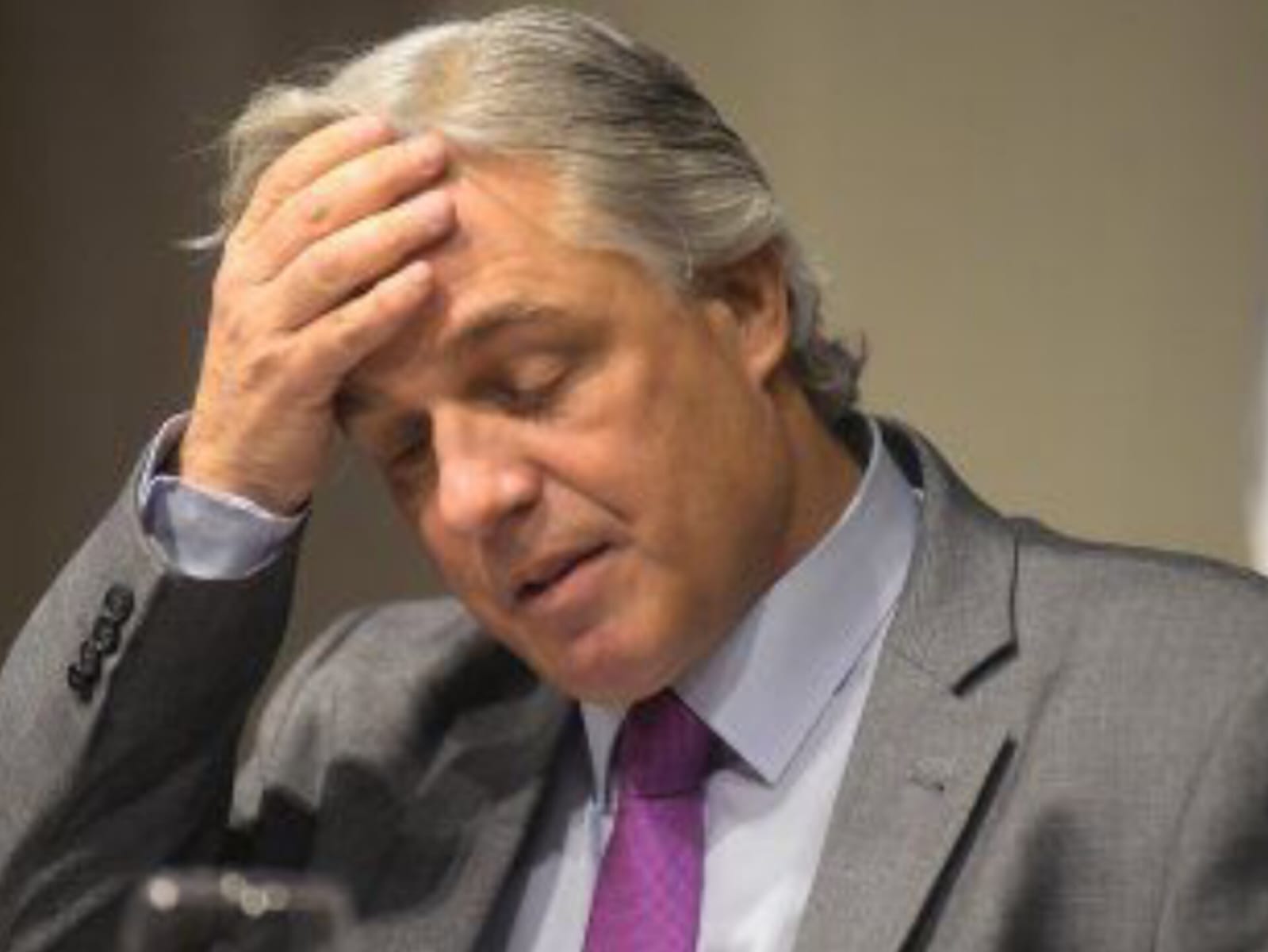 Sumario al ex canciller Francisco Bustillo con separación del cargo