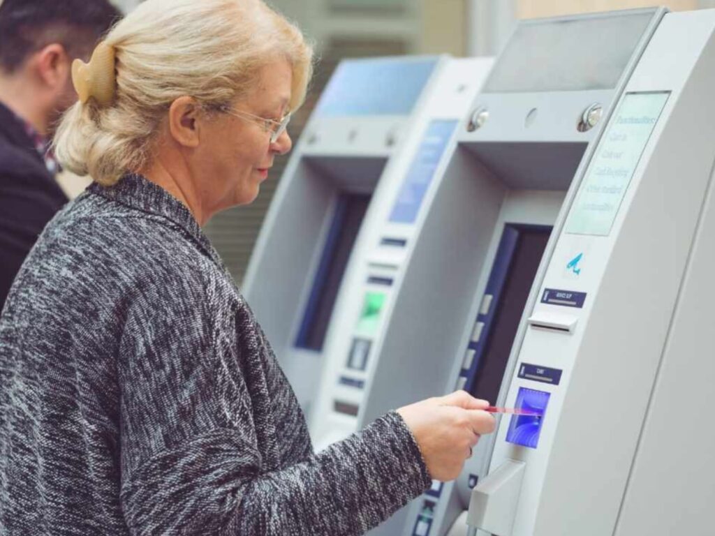 Jubilaciones mínimas tendrán un aumento del 2.5%