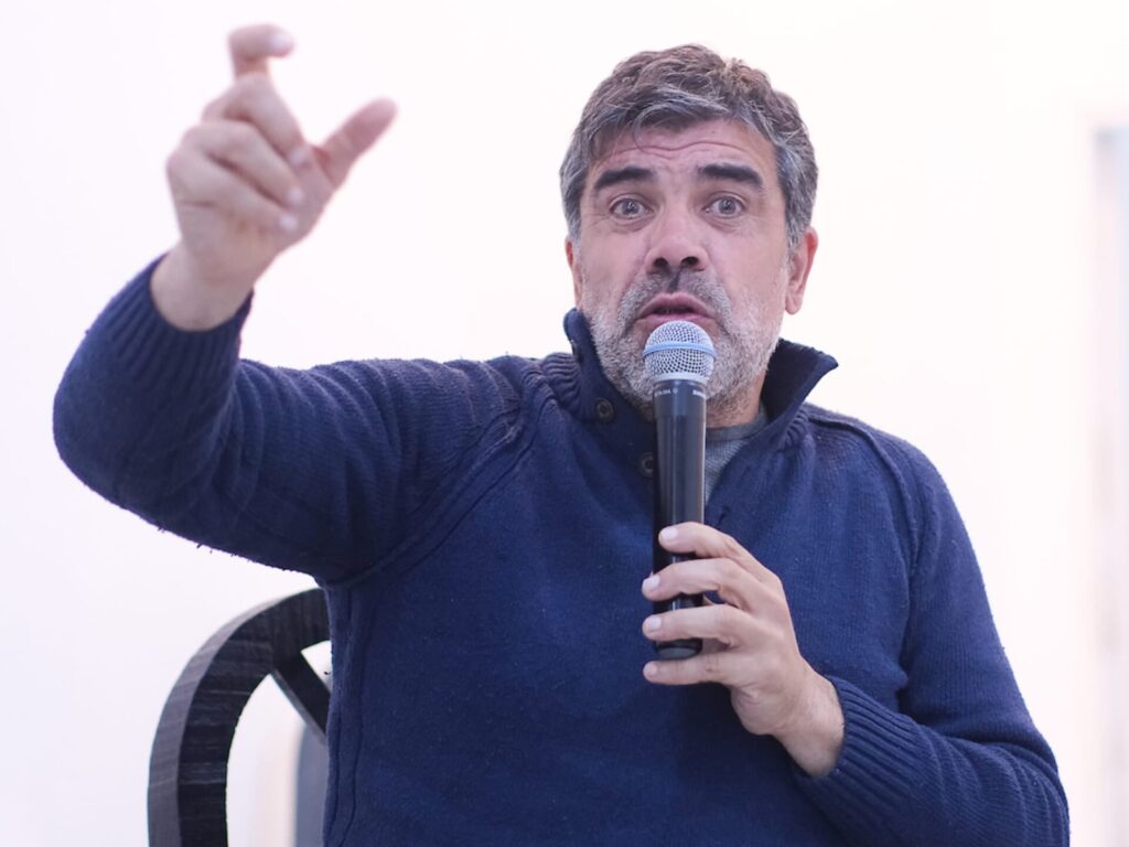 Oscar Andrade advierte distanciamiento entre militantes del Frente Amplio y el Gobierno