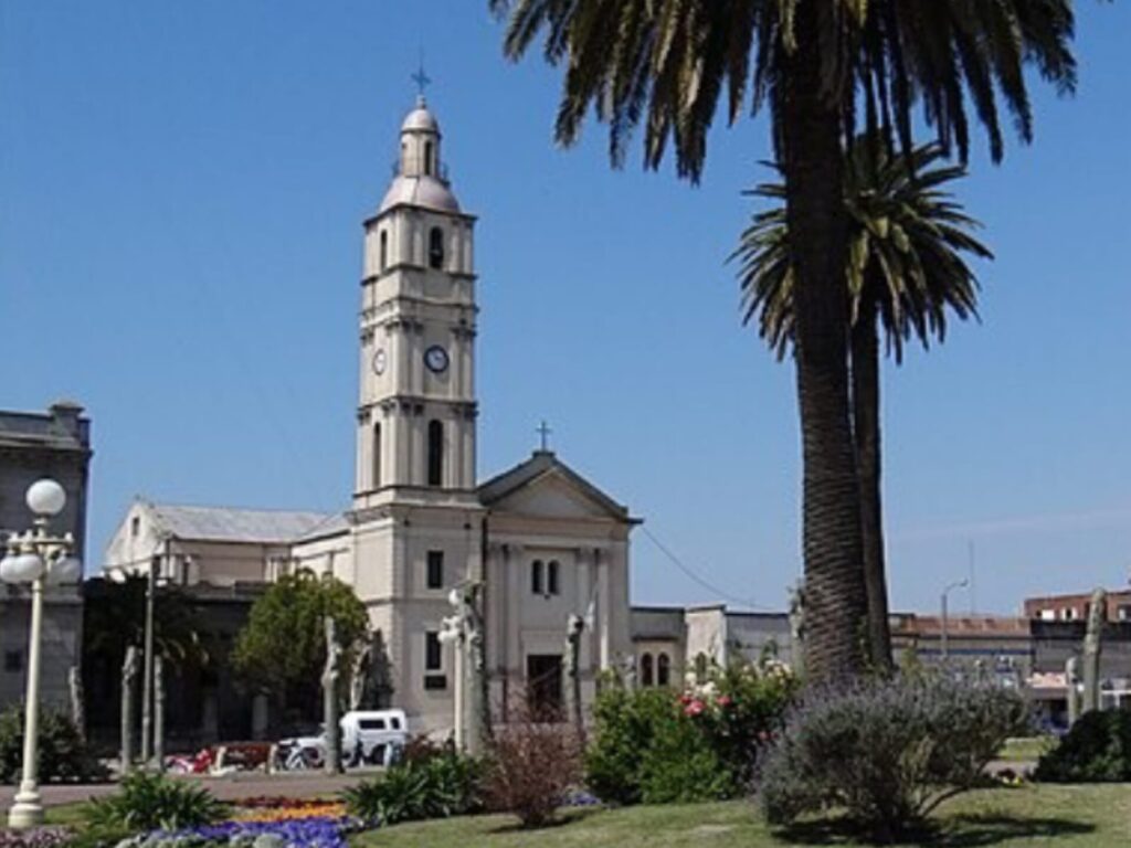 Se depositaron los restos mortales de Monseñor José Luis Sanchis en la Parroquia Nuestra Señora del Pilar