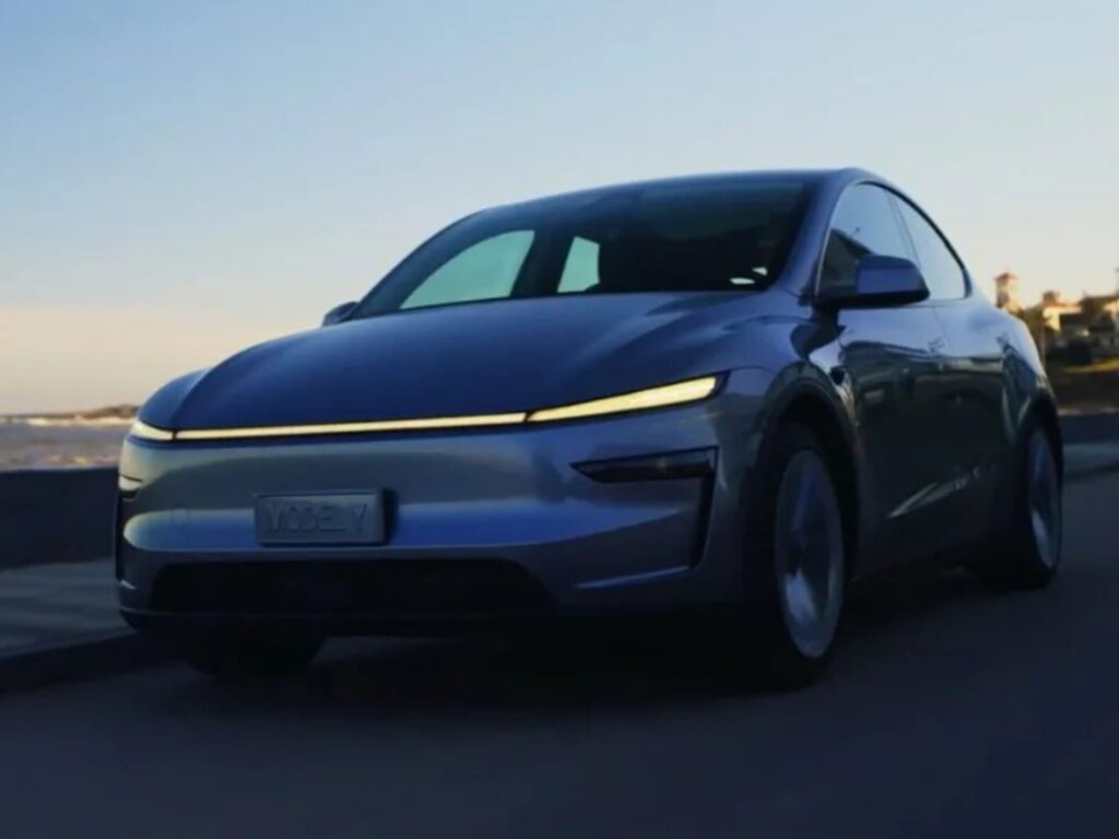 La ministra Fernanda Cardona celebró la llegada de Tesla a Uruguay