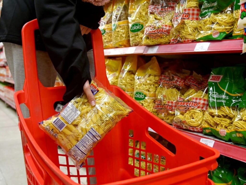 La inflación rompe un récord mínimo y cae hasta el 3.11%