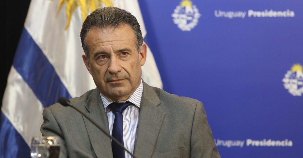 Daniel Salinas: "es absurdo decir que no hay plan de vacunación"