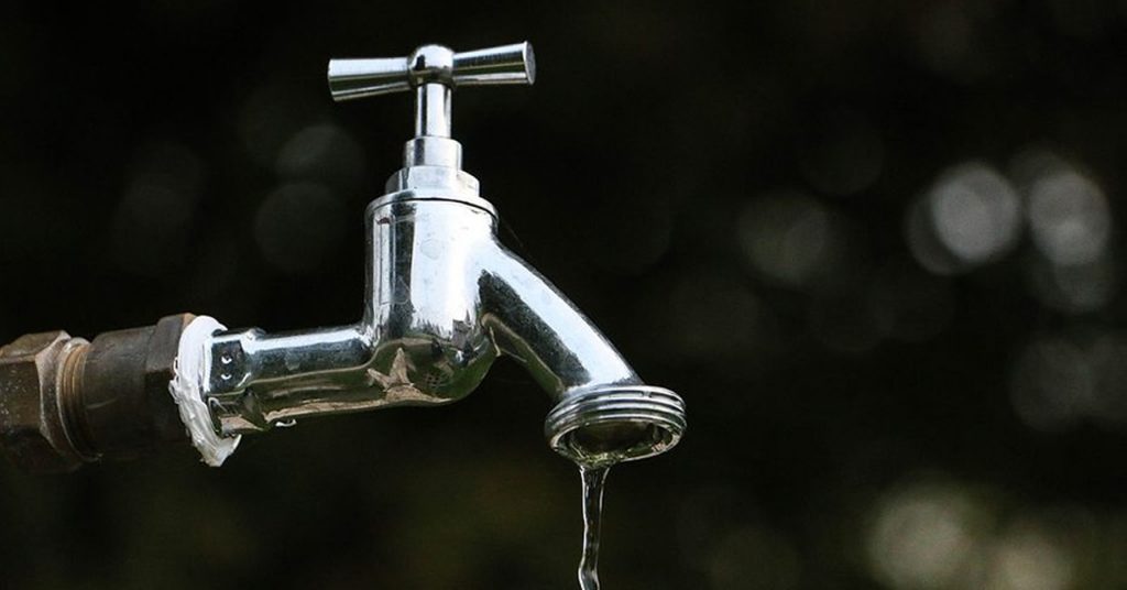 Quejas de los vecinos del Balneario Las Cañas con problemas de agua corriente