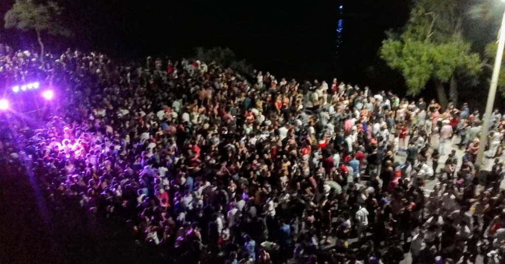 Concentraron miles de jóvenes en los festejos de Navidad en la rambla costanera de Fray Bentos