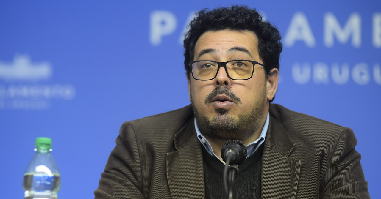Alejandro Sánchez: "O baja el IVA a 19 productos, o Arbeleche tiene que renunciar"