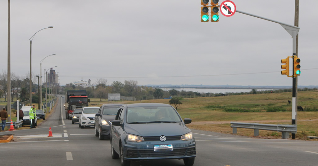 Se activaron los semáforos en Ruta Vladimir Roslik y Calle República de Chile