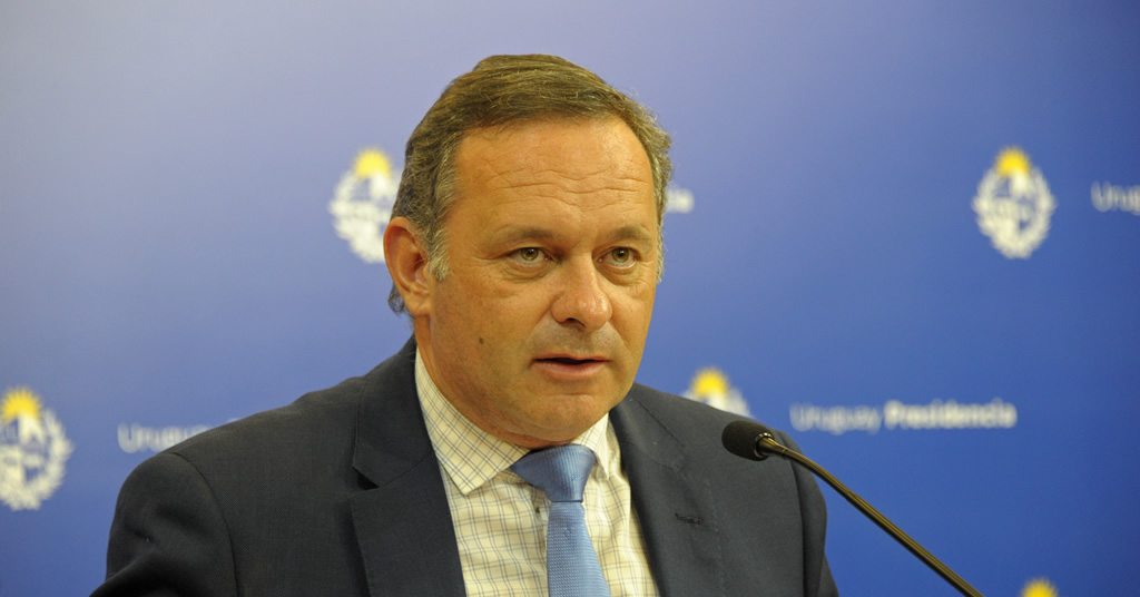 Alvaro Delgado defendió la gestión de empresas públicas y desmonopolización de Internet