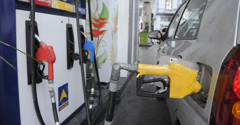 Gobierno resolvió no subir el precio de los combustibles en Julio