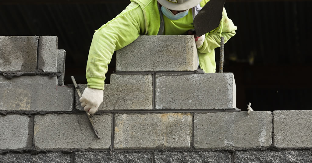Leve desmejora del mercado laboral, que todavía tiene 145.000 desocupados