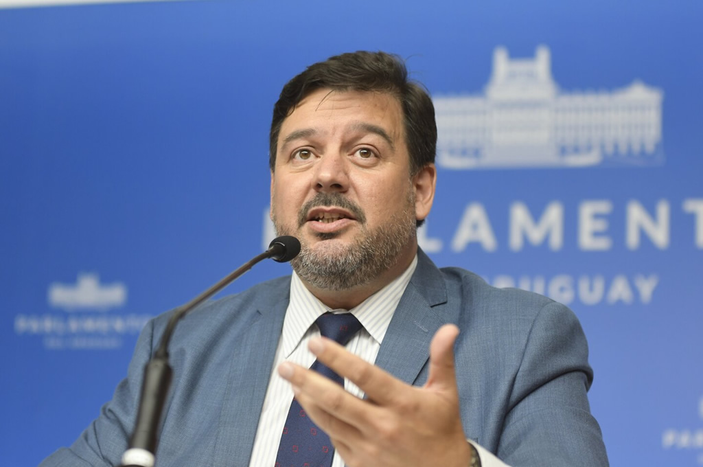 Falleción el dirigente colorado Adrián Peña en un accidente de tránsito